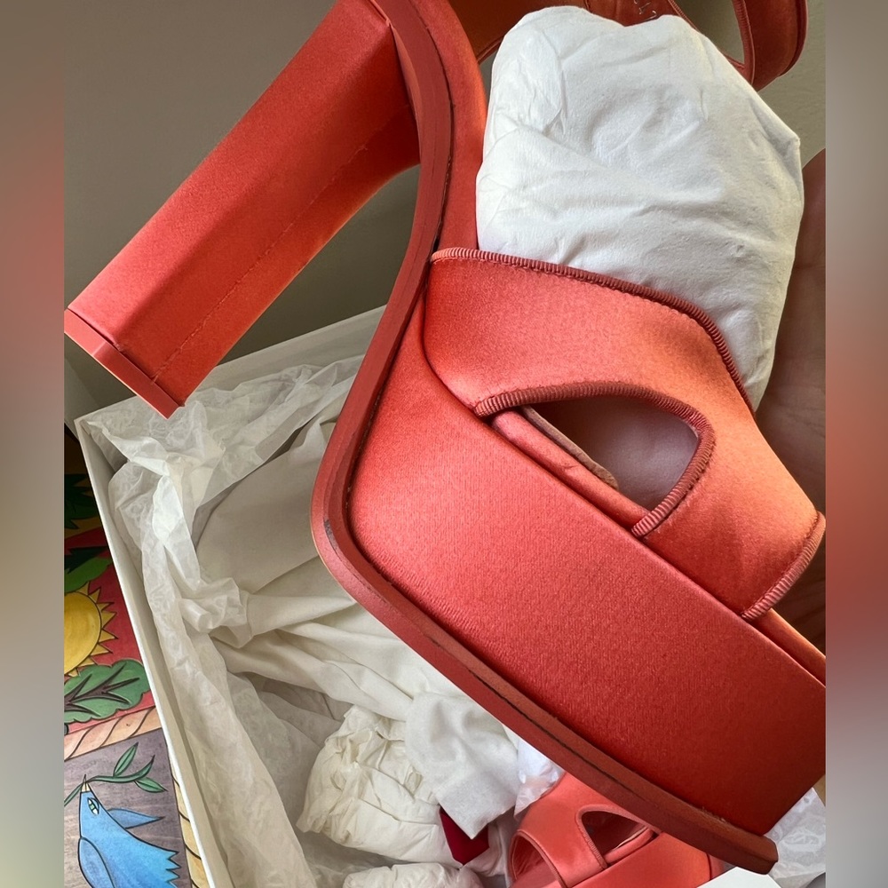 FINAL SALE🤍ALEXANDER MCQUEEN apricot satin heeled sandals ❤️ - Picture 14 of 16